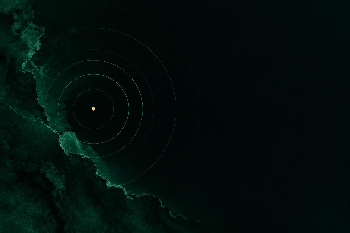 Restrained emerald signal rings surrounding one gold point
